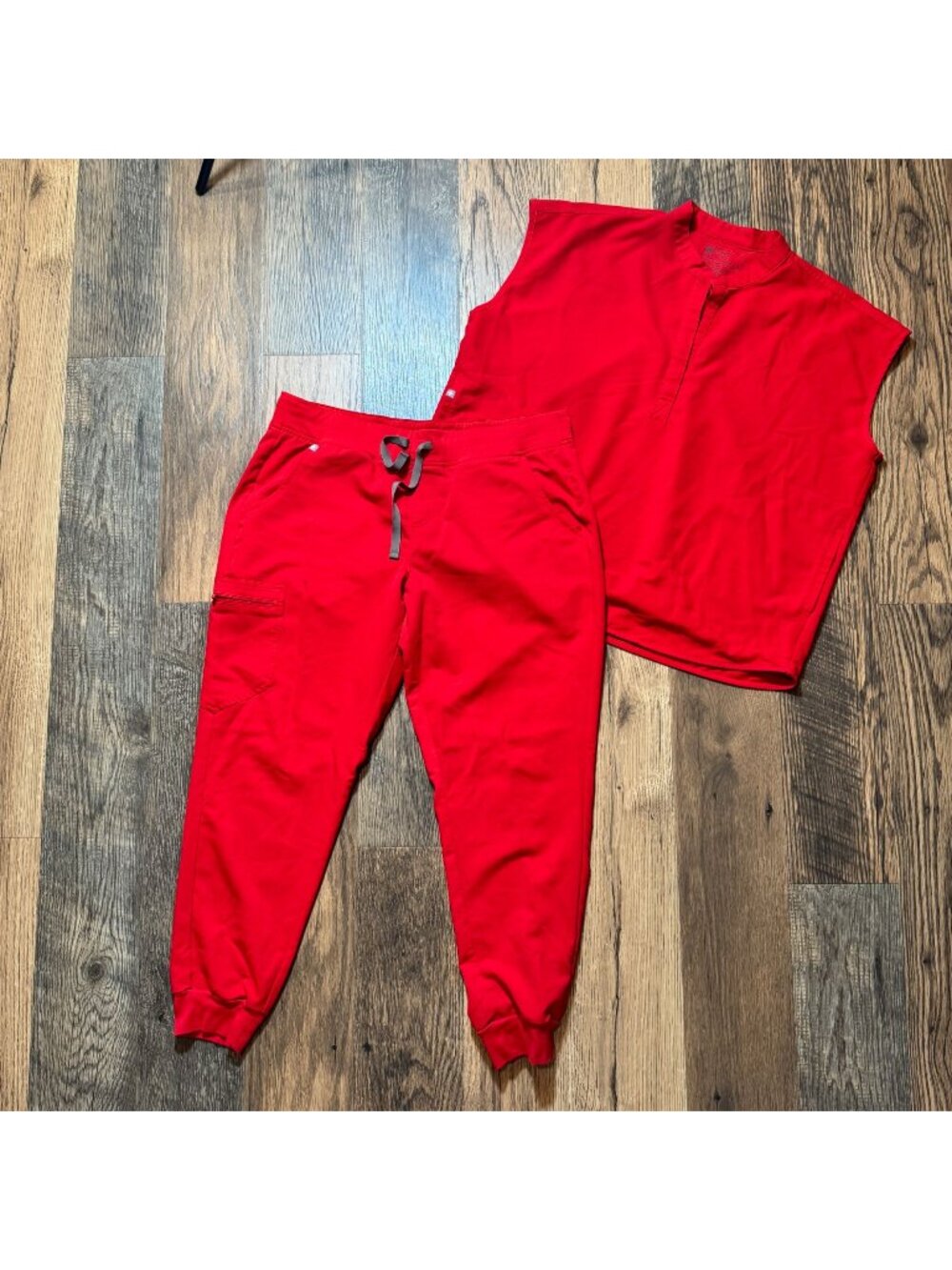 FIGS Set Zamora Jogger Scrub Pant & Rafaela Oversized Scrub Top Hibiscus XL